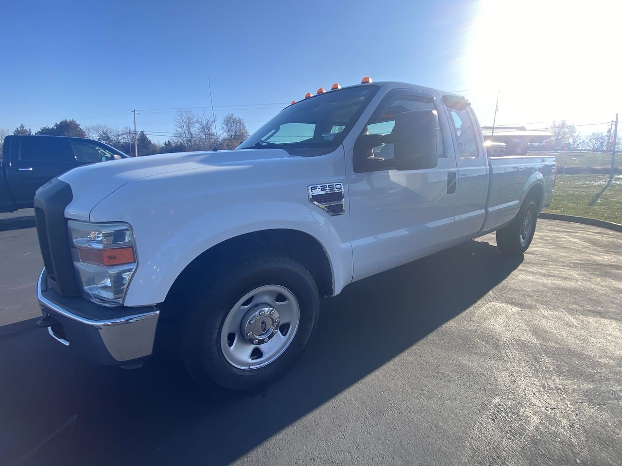 2008 White Ford Super Duty F-250 SRW XL RWD Truck