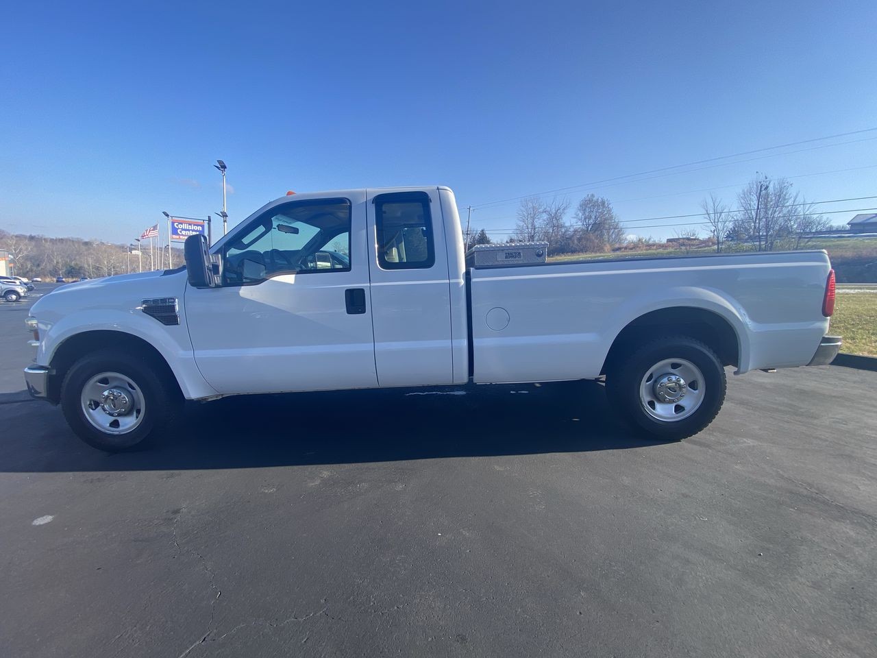 2008 White Ford Super Duty F-250 SRW XL RWD Truck