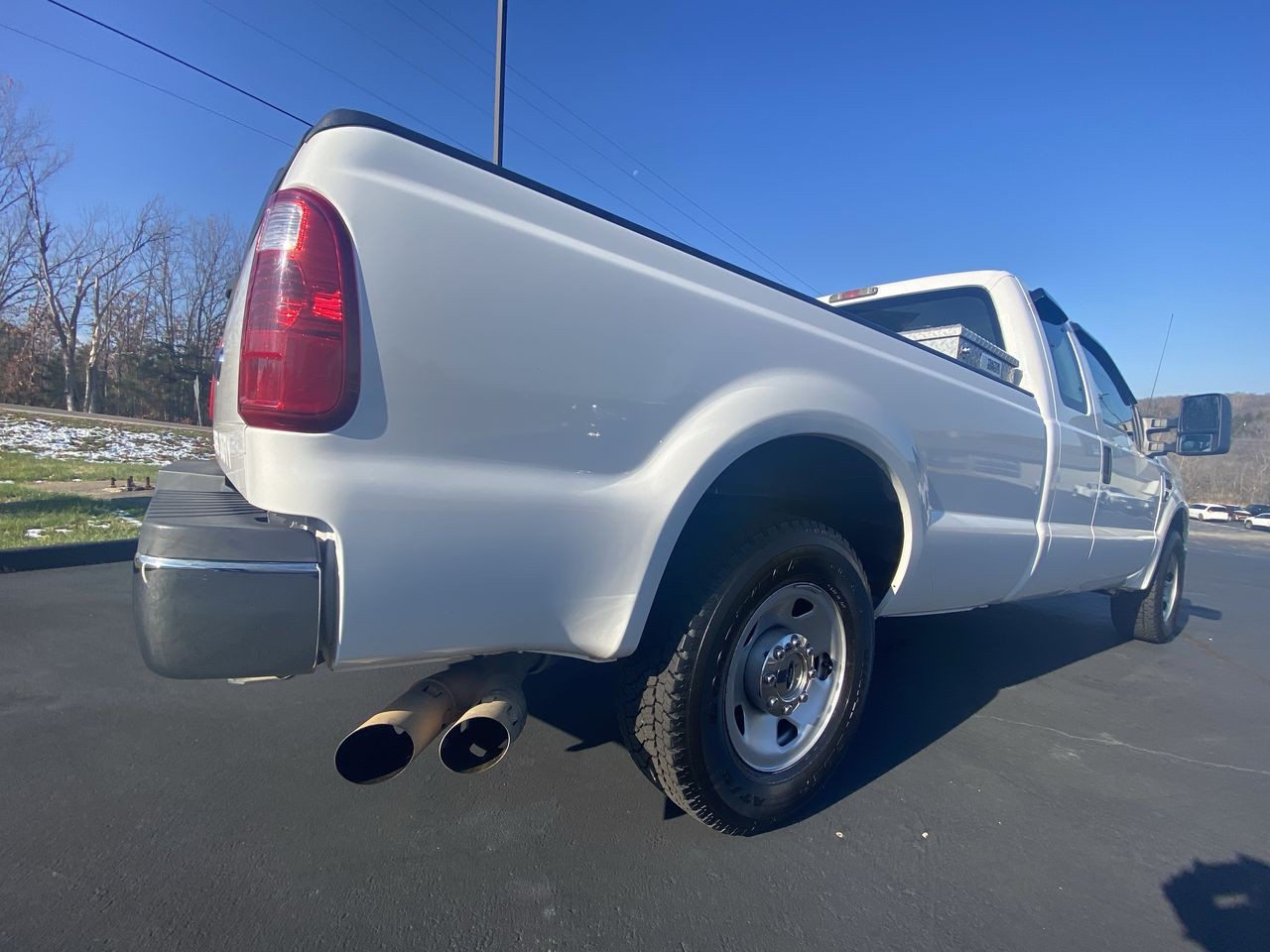 2008 White Ford Super Duty F-250 SRW XL RWD Truck