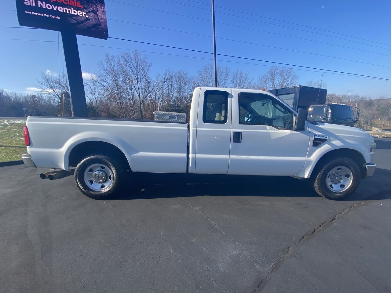 2008 White Ford Super Duty F-250 SRW XL RWD Truck