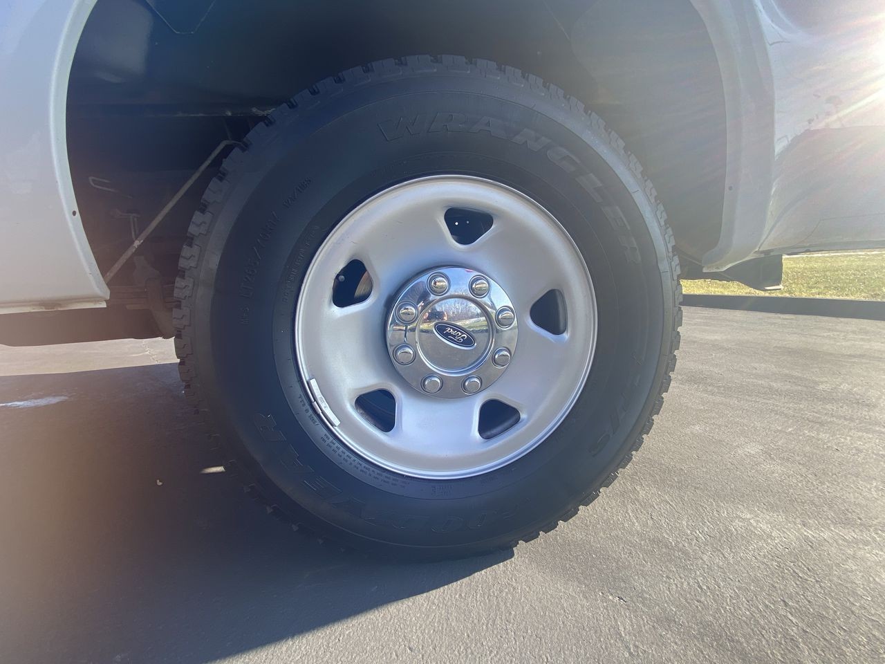 2008 White Ford Super Duty F-250 SRW XL RWD Truck