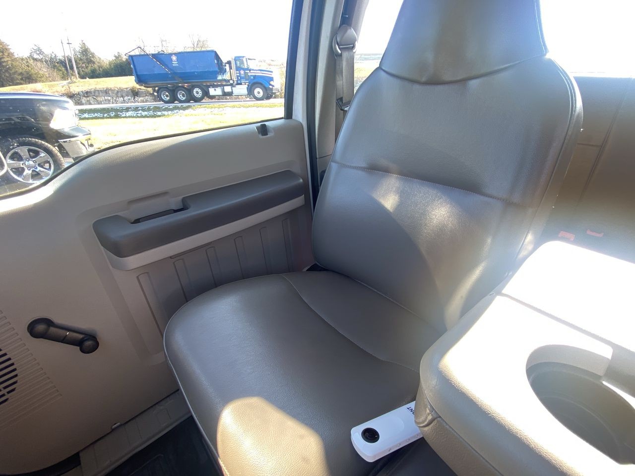 2008 White Ford Super Duty F-250 SRW XL RWD Truck