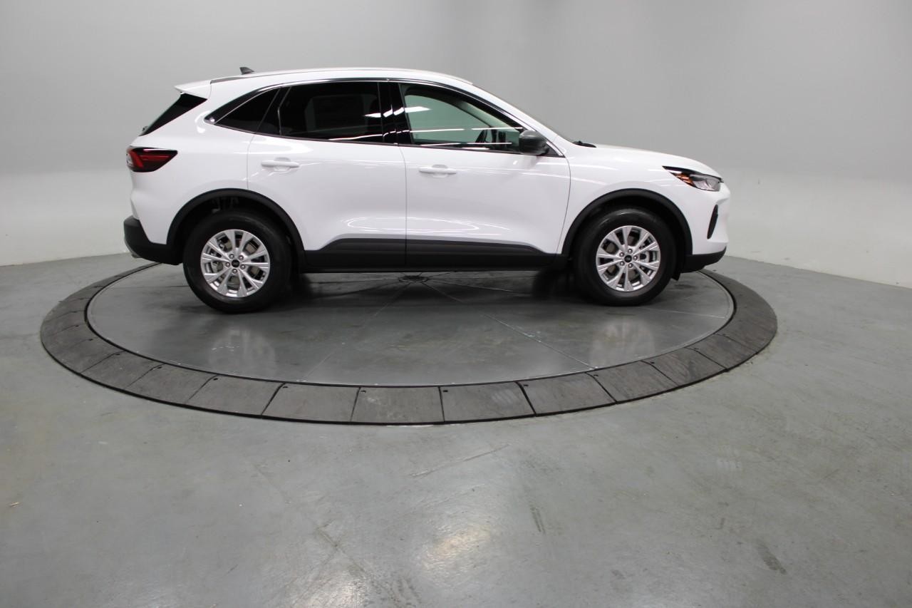 2023 Ox White Ford Escape Active AWD SUV