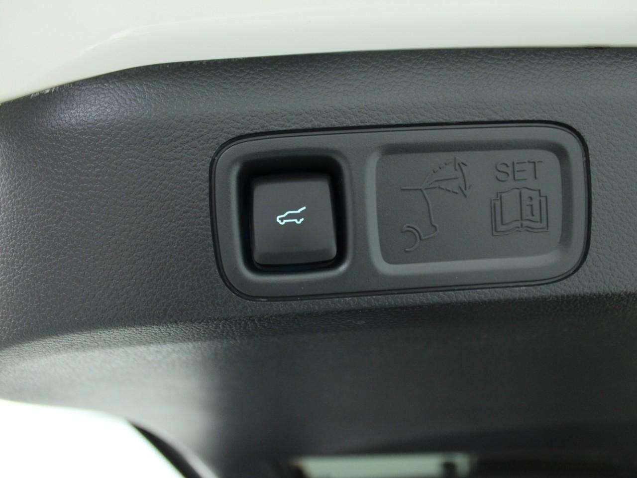 2024 Star White Metallic Tri-Coat Ford Expedition Max Limited 4X4 SUV