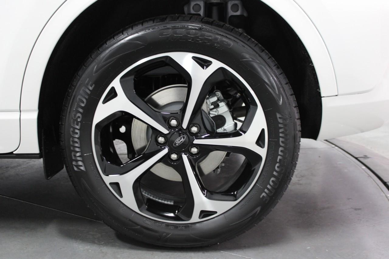 2024 Star White Metallic Tri-Coat Ford Escape ST-Line Select AWD SUV