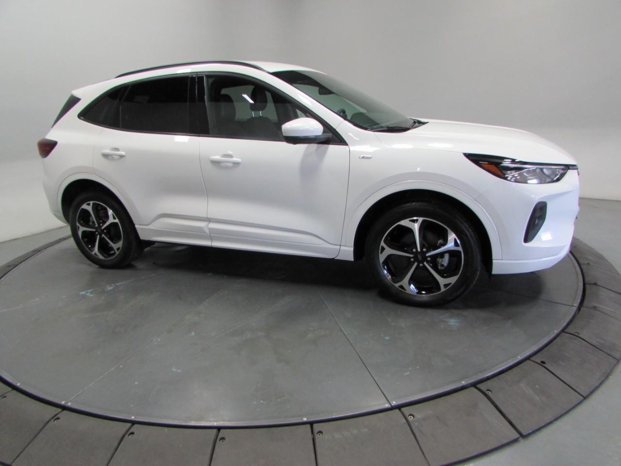 Ford Escape Vehicle Full-screen Gallery Image 24