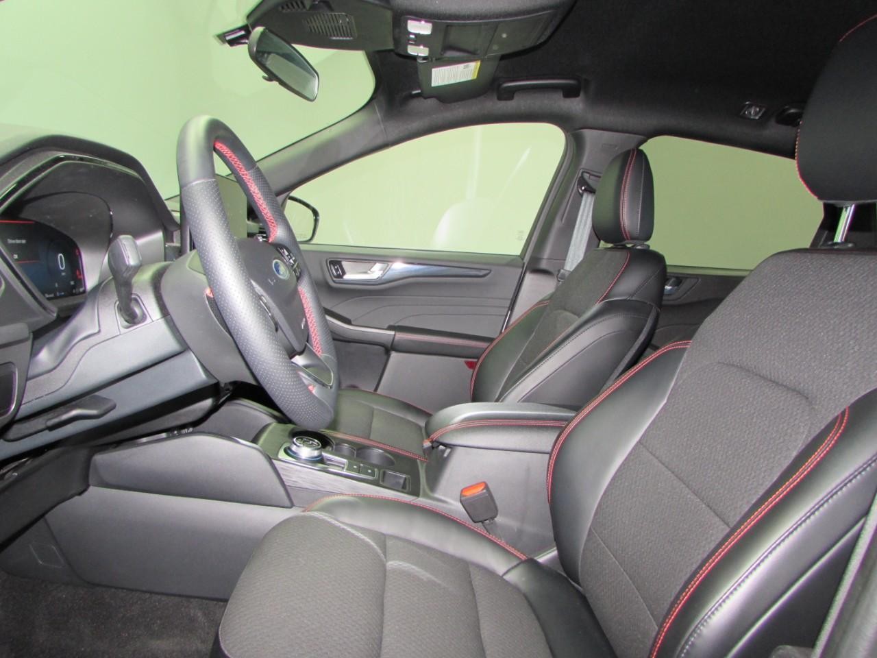 Ford Escape Vehicle Full-screen Gallery Image 33