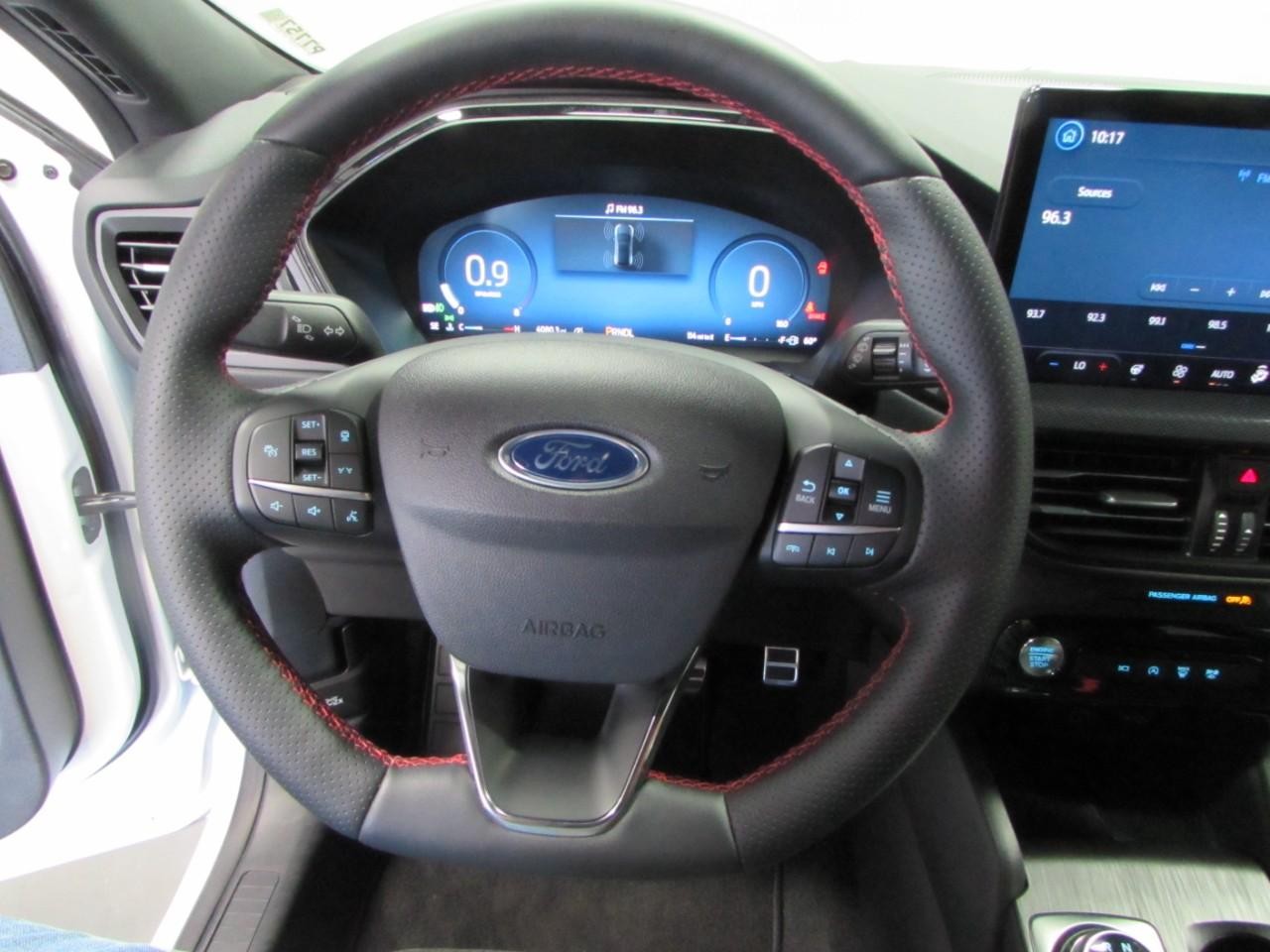 Ford Escape Vehicle Full-screen Gallery Image 35