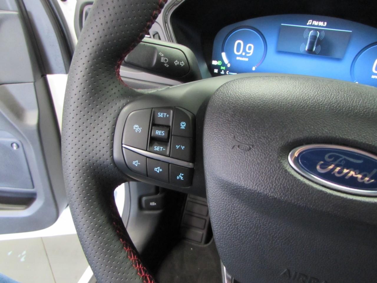 Ford Escape Vehicle Full-screen Gallery Image 36