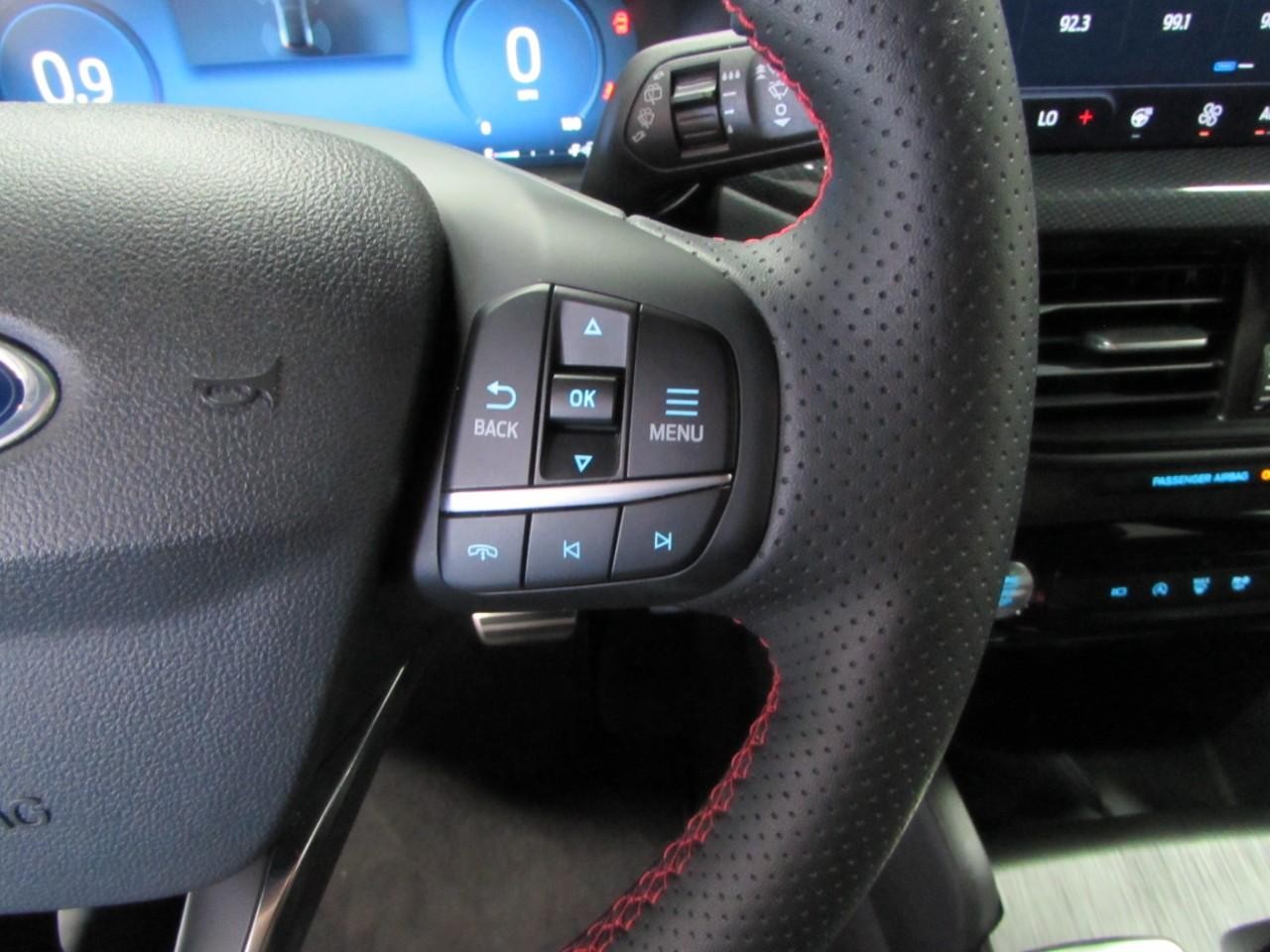 Ford Escape Vehicle Full-screen Gallery Image 37