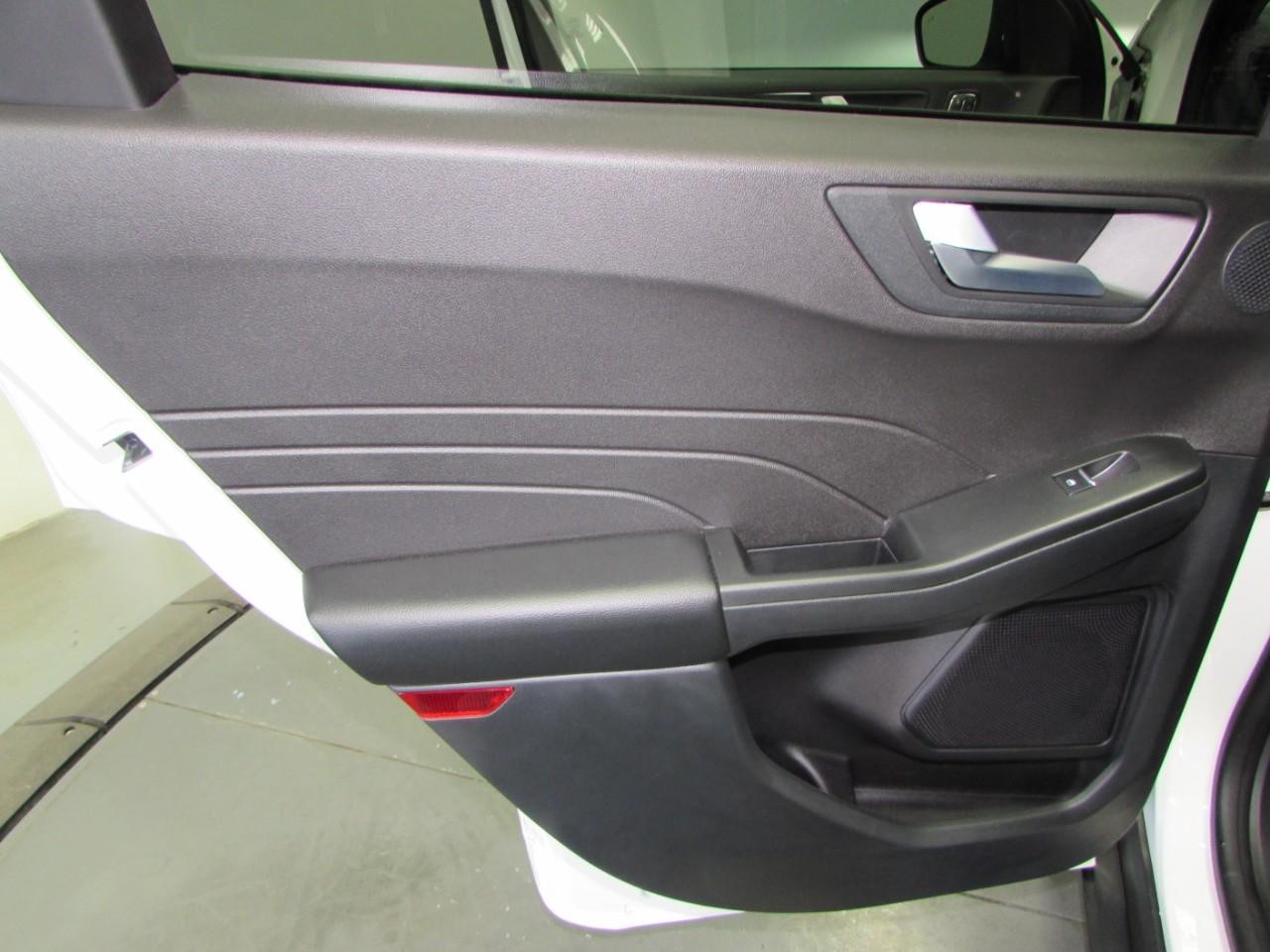 Ford Escape Vehicle Full-screen Gallery Image 44