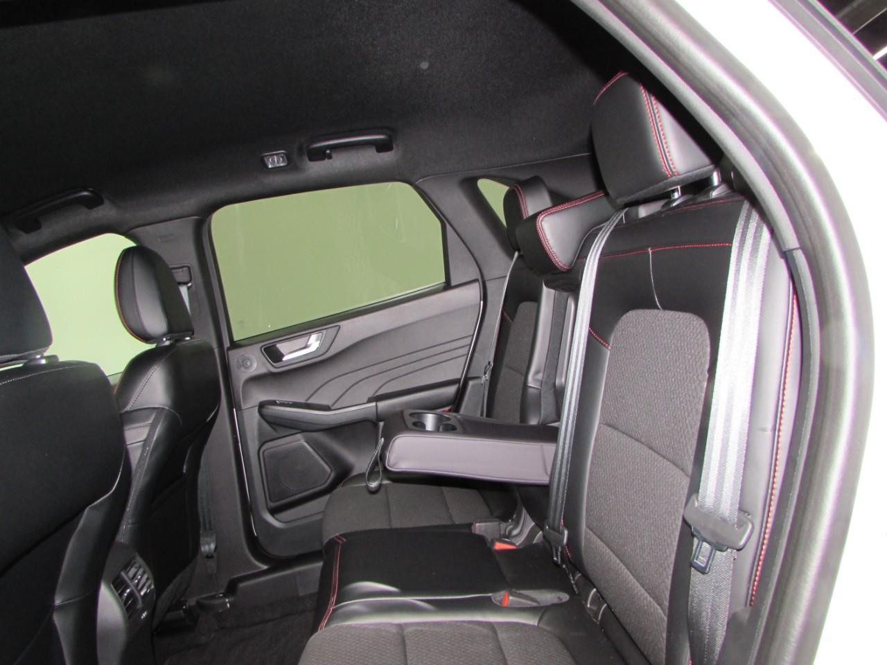 Ford Escape Vehicle Full-screen Gallery Image 45