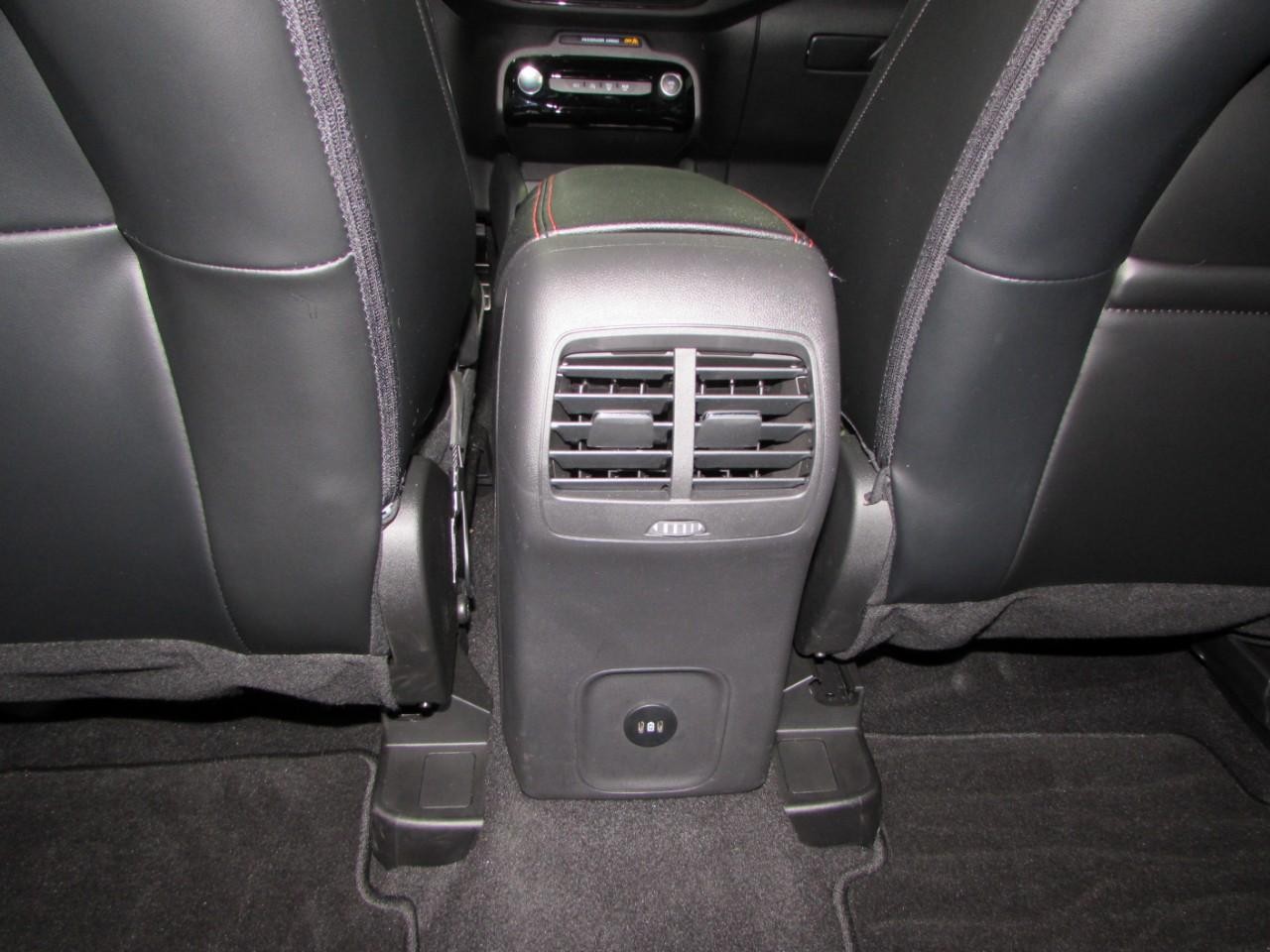 Ford Escape Vehicle Full-screen Gallery Image 46