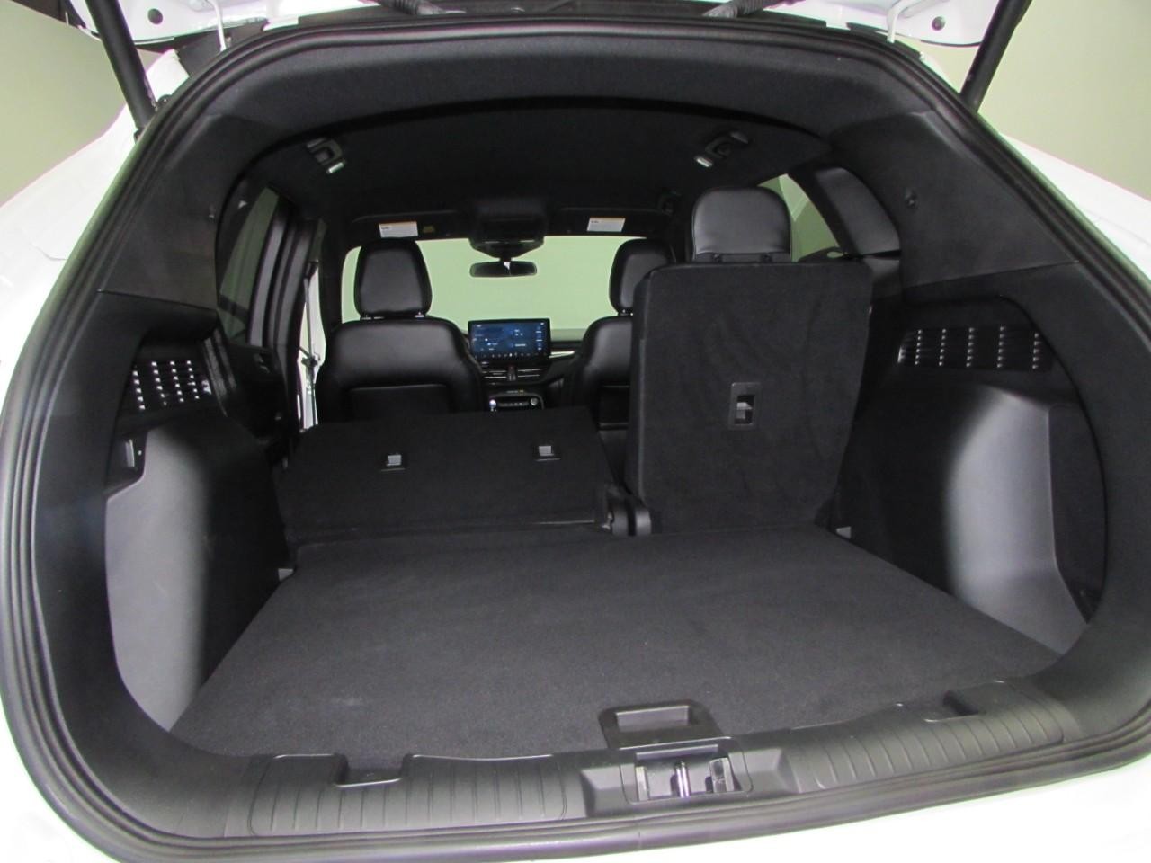 Ford Escape Vehicle Full-screen Gallery Image 50