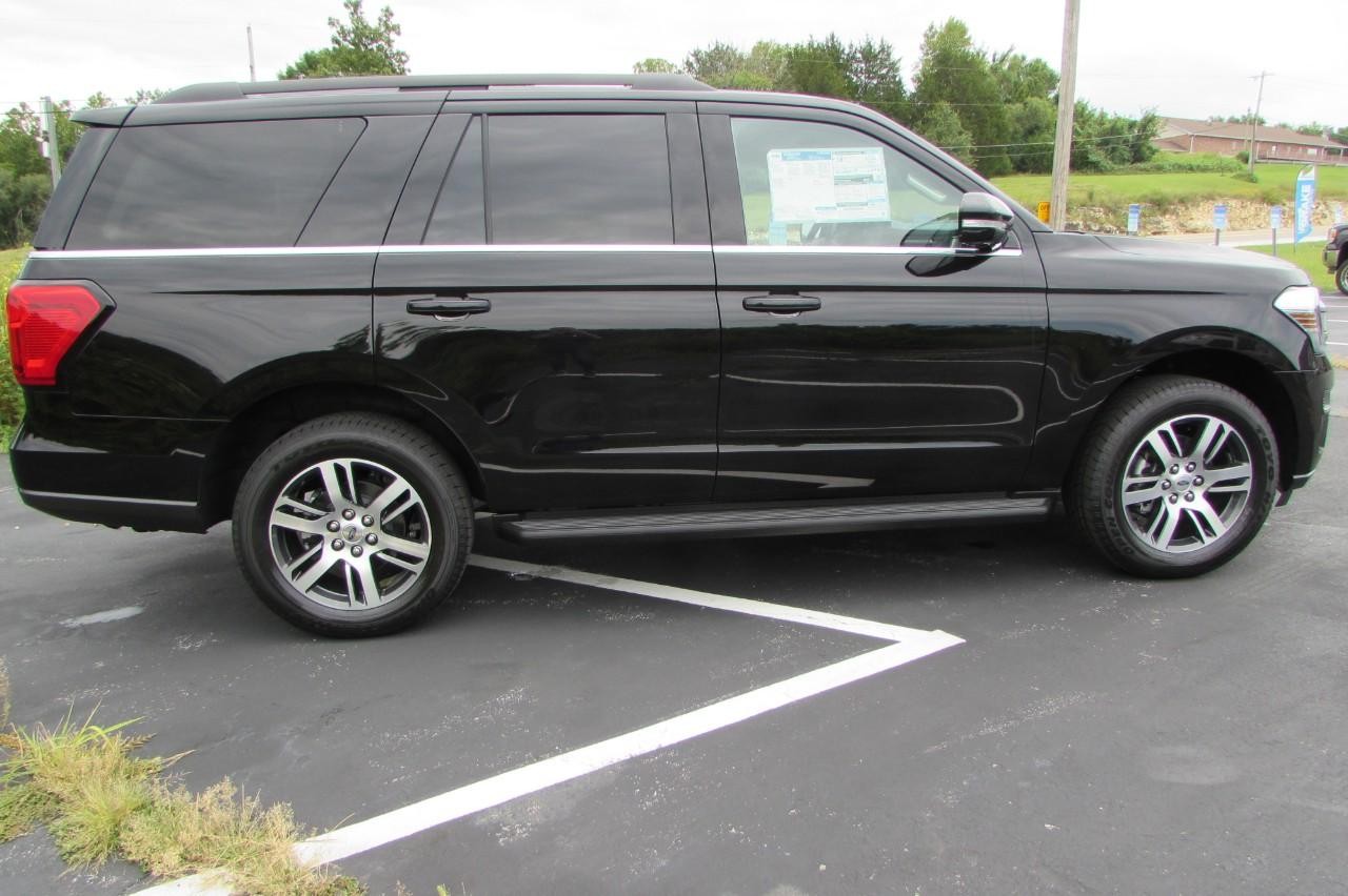 2024 Agate Black Metallic Ford Expedition XLT 4X4 SUV