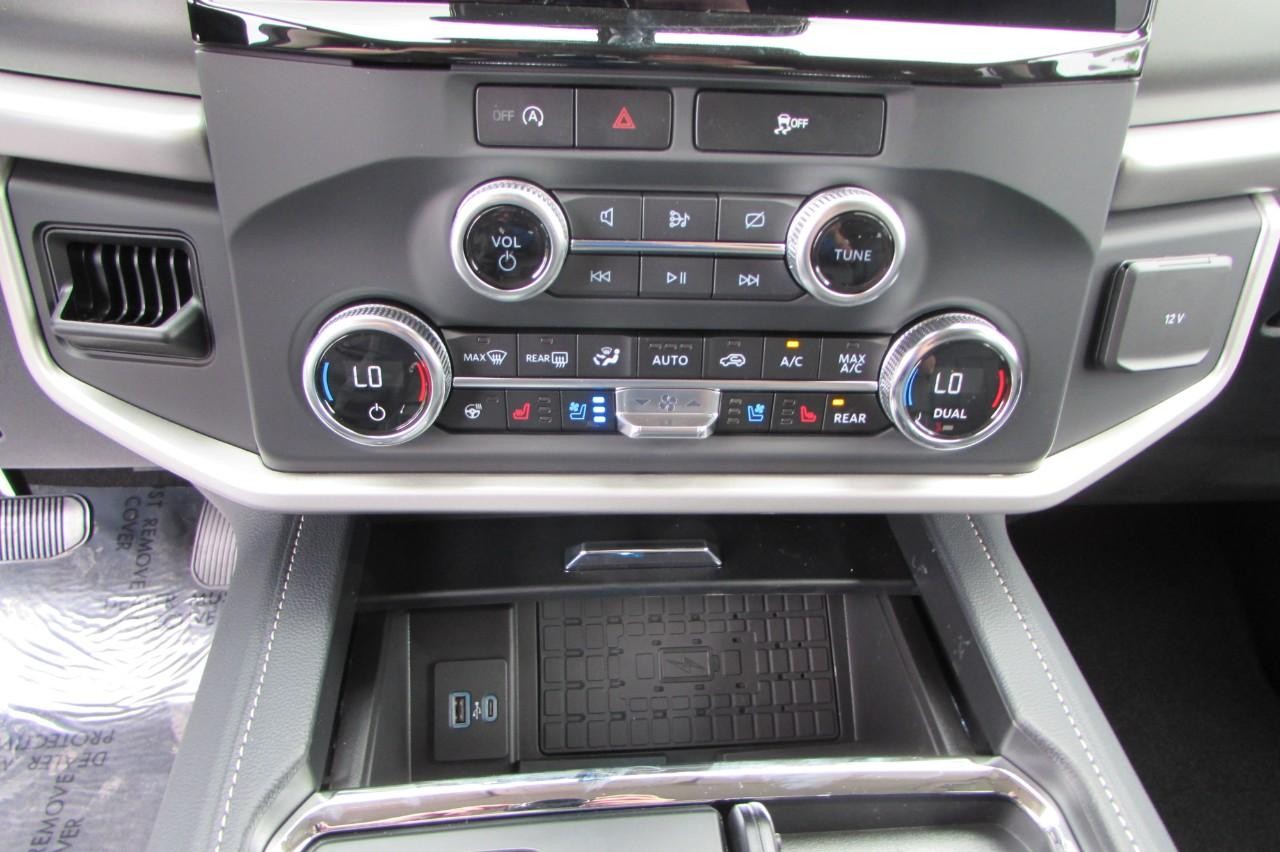 2024 Agate Black Metallic Ford Expedition XLT 4X4 SUV