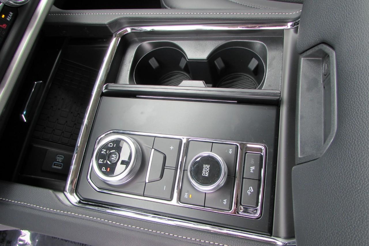 2024 Agate Black Metallic Ford Expedition XLT 4X4 SUV