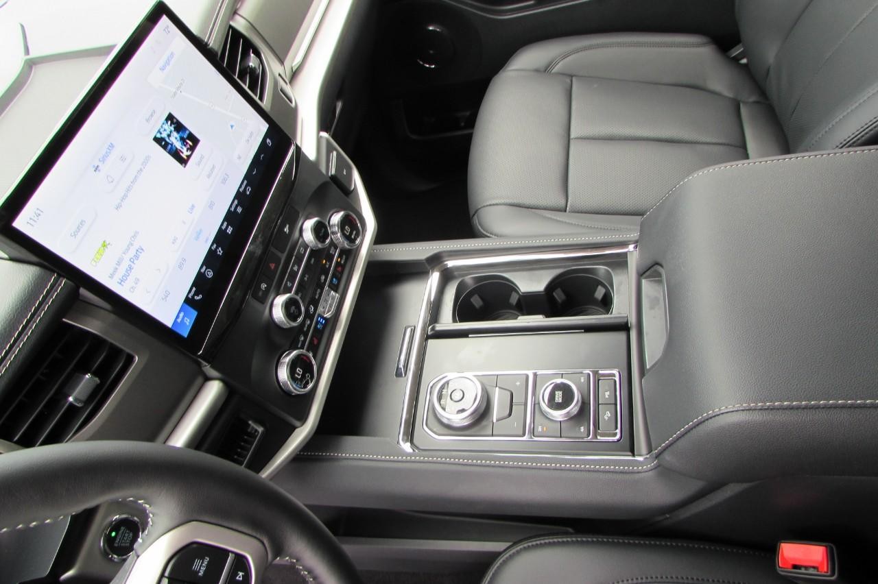2024 Agate Black Metallic Ford Expedition XLT 4X4 SUV