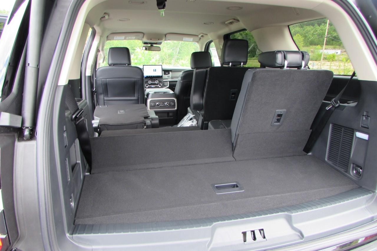 2024 Agate Black Metallic Ford Expedition XLT 4X4 SUV