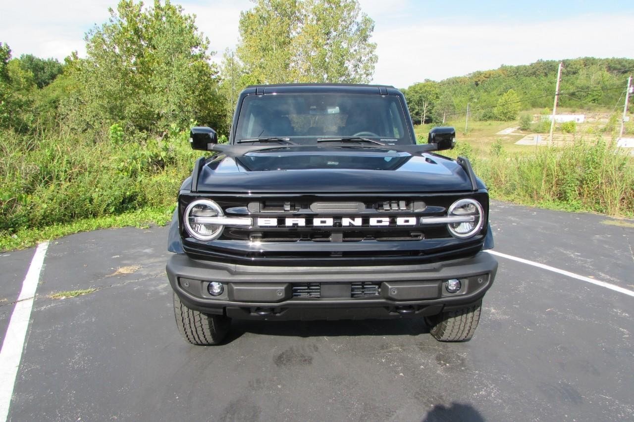 2024 Shadow Black Ford Bronco Outer Banks 4X4 SUV