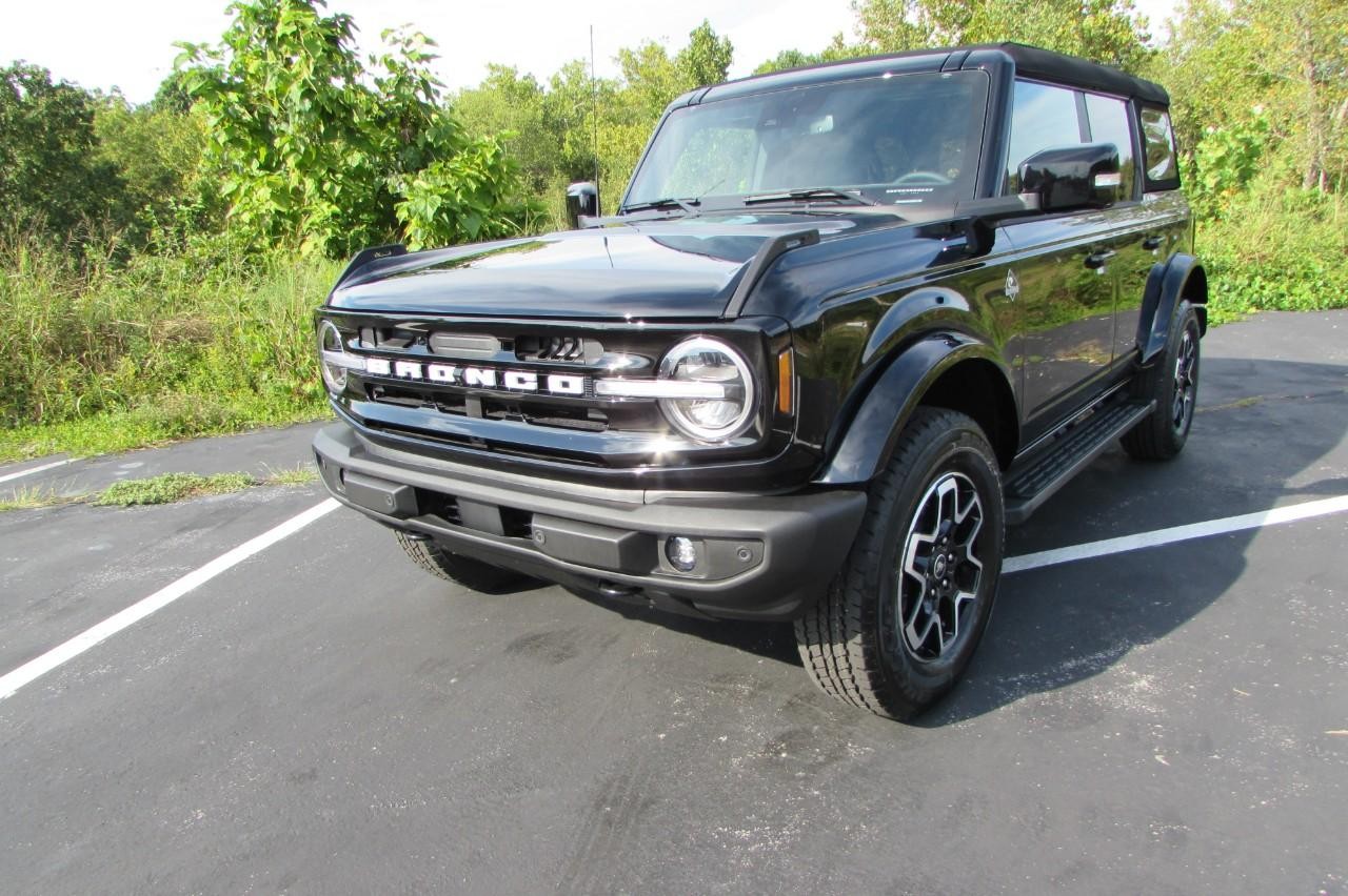 2024 Shadow Black Ford Bronco Outer Banks 4X4 SUV