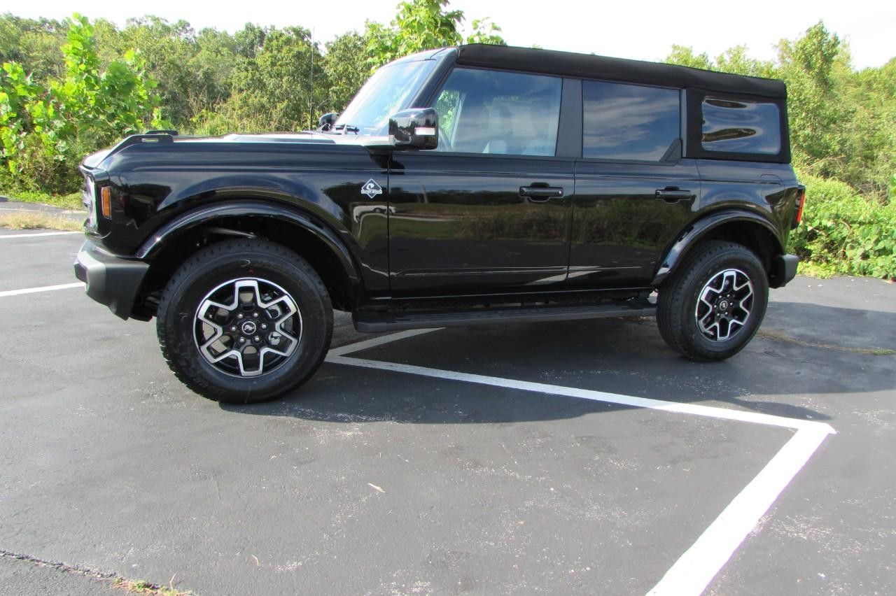 2024 Shadow Black Ford Bronco Outer Banks 4X4 SUV