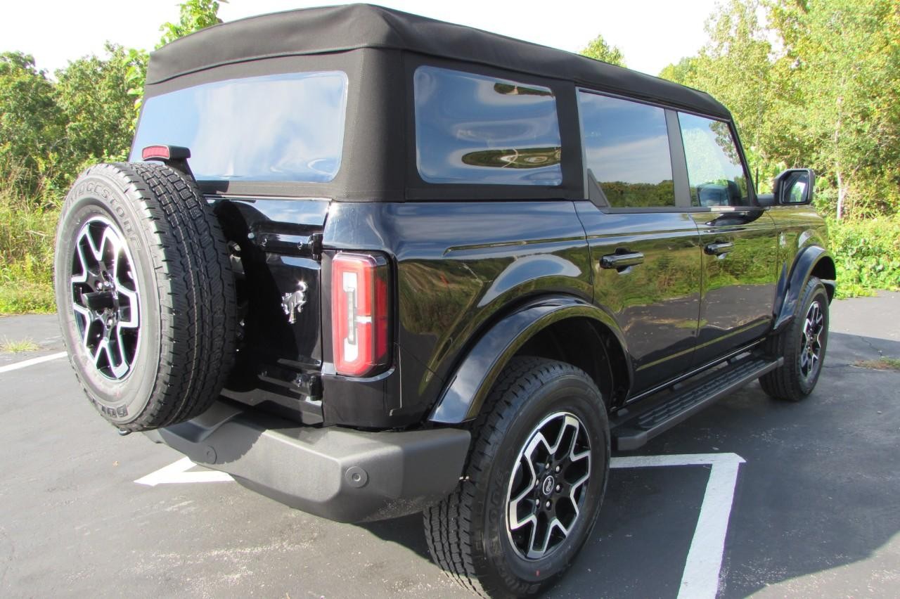 2024 Shadow Black Ford Bronco Outer Banks 4X4 SUV