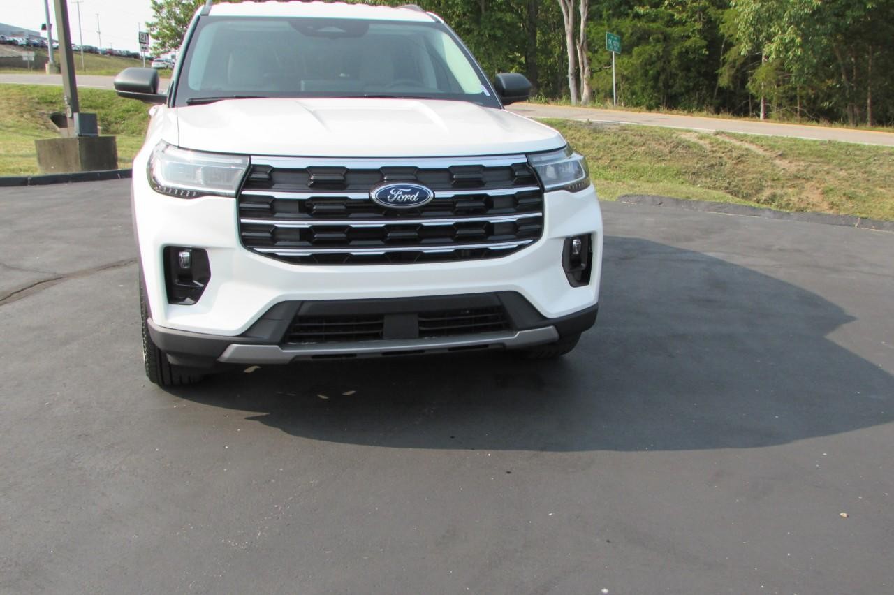 2025 Star White Metallic Tri-Coat Ford Explorer Active 4X4 SUV
