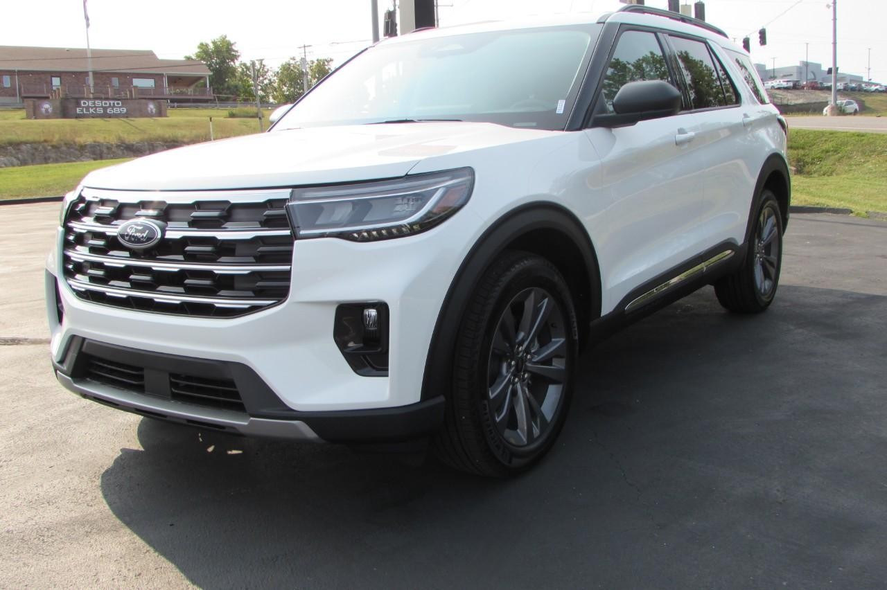 2025 Star White Metallic Tri-Coat Ford Explorer Active 4X4 SUV
