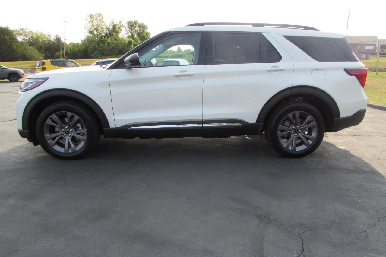 2025 Star White Metallic Tri-Coat Ford Explorer Active 4X4 SUV