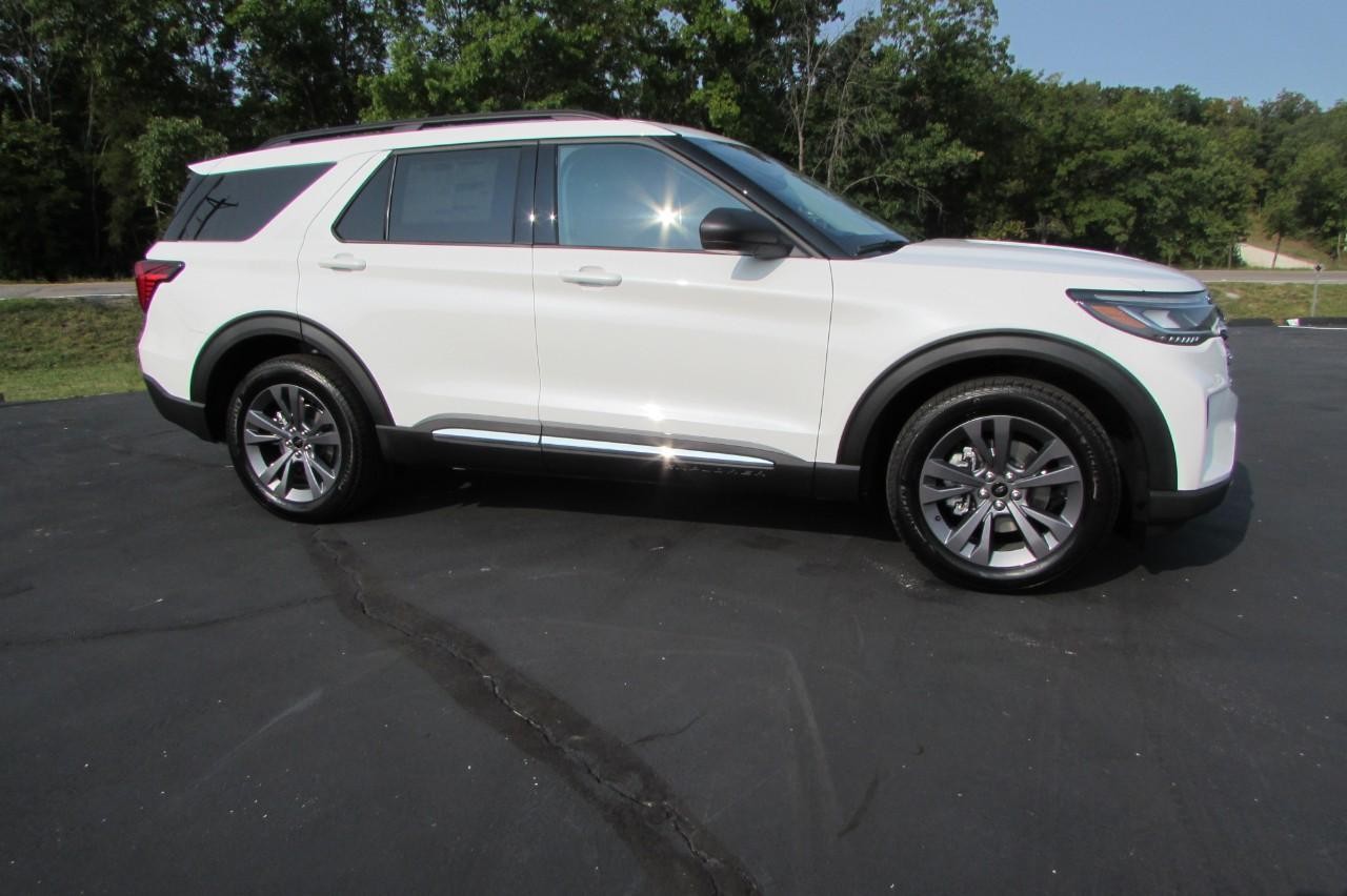 2025 Star White Metallic Tri-Coat Ford Explorer Active 4X4 SUV