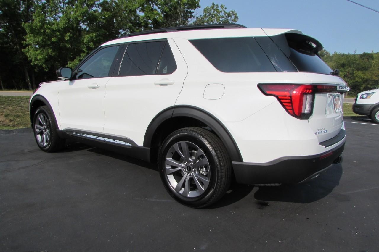 2025 Star White Metallic Tri-Coat Ford Explorer Active 4X4 SUV