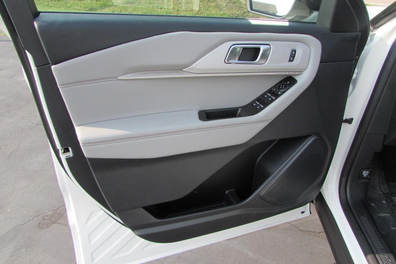 2025 Star White Metallic Tri-Coat Ford Explorer Active 4X4 SUV