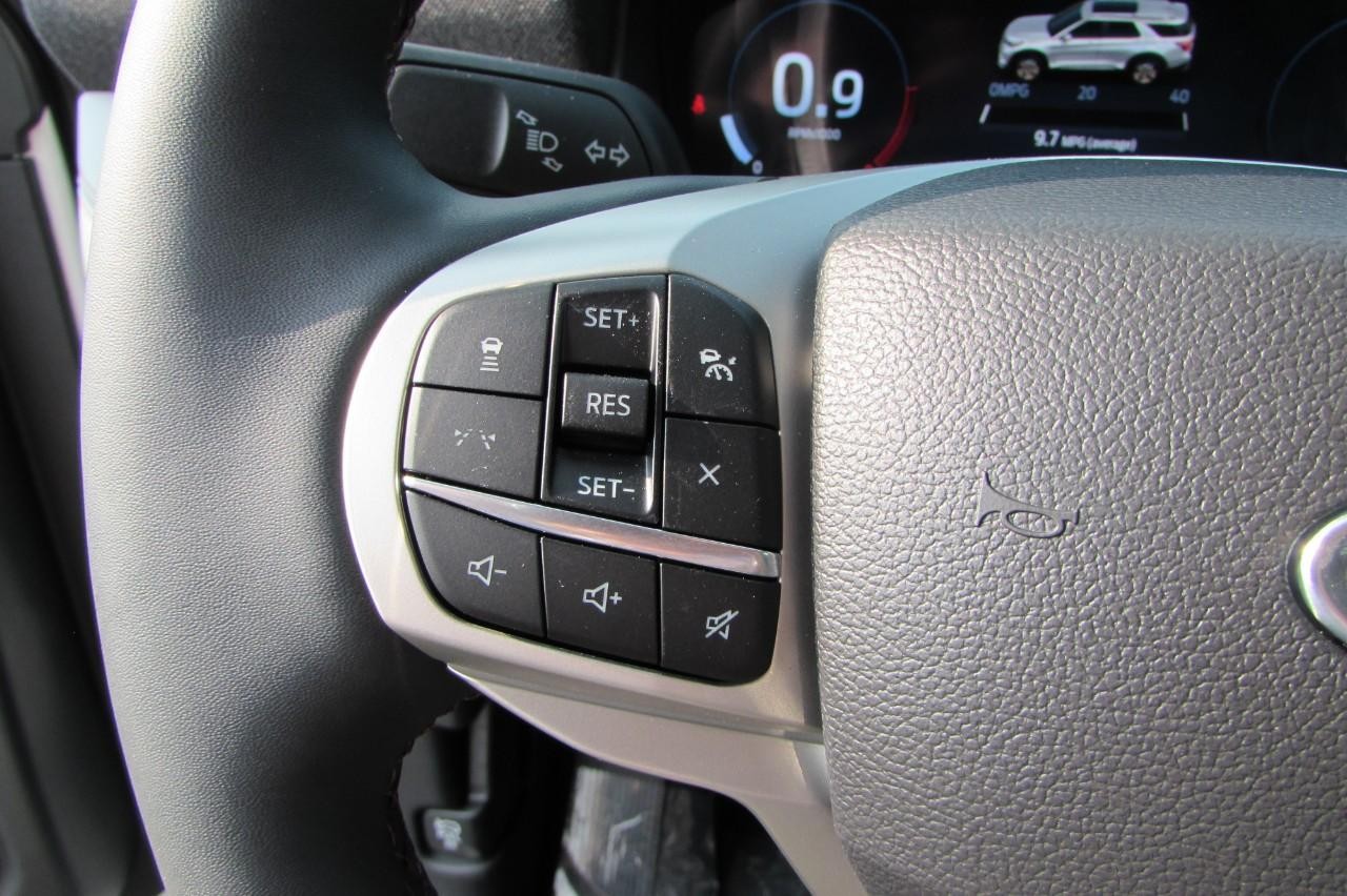 2025 Star White Metallic Tri-Coat Ford Explorer Active 4X4 SUV