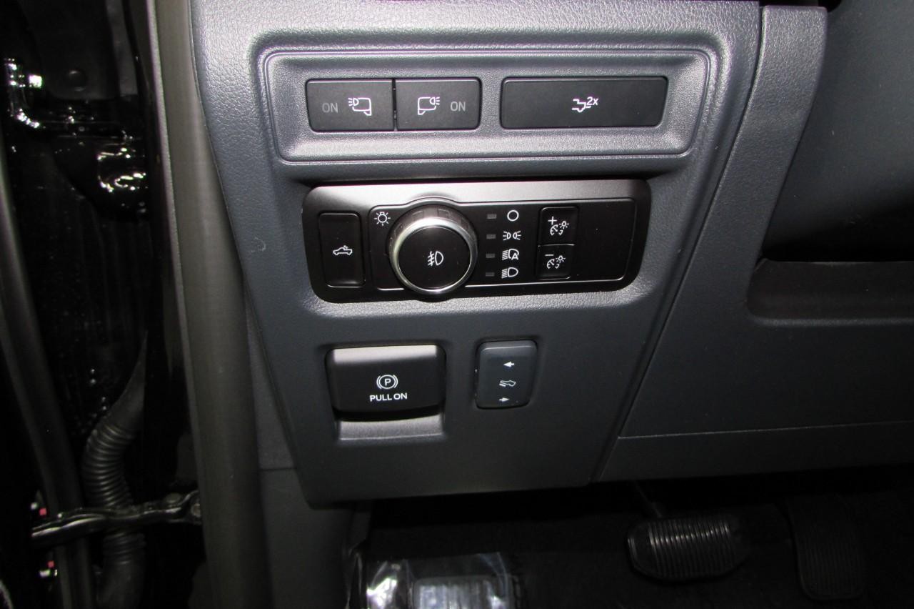 2024 Agate Black Metallic Ford F-150 LARIAT 4X4 Truck
