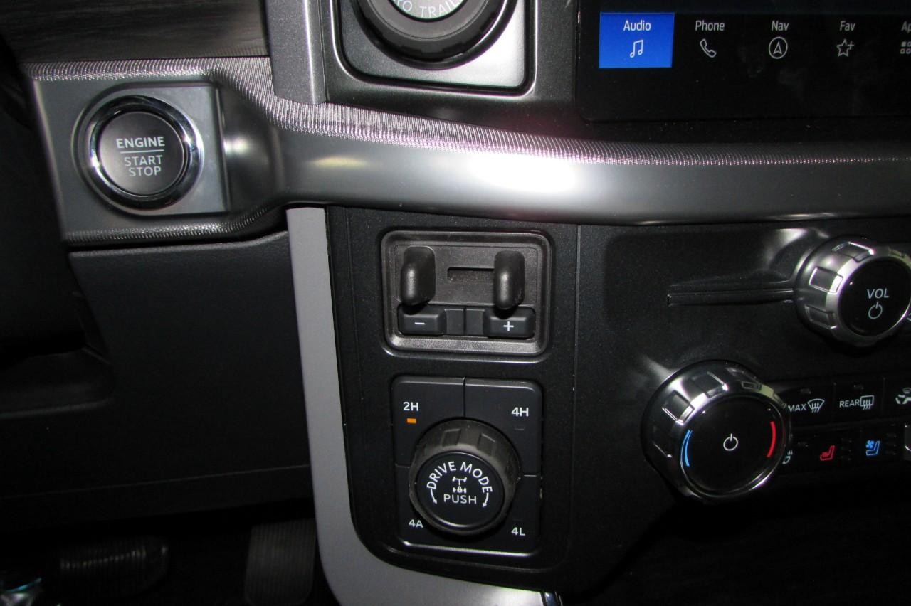 2024 Agate Black Metallic Ford F-150 LARIAT 4X4 Truck