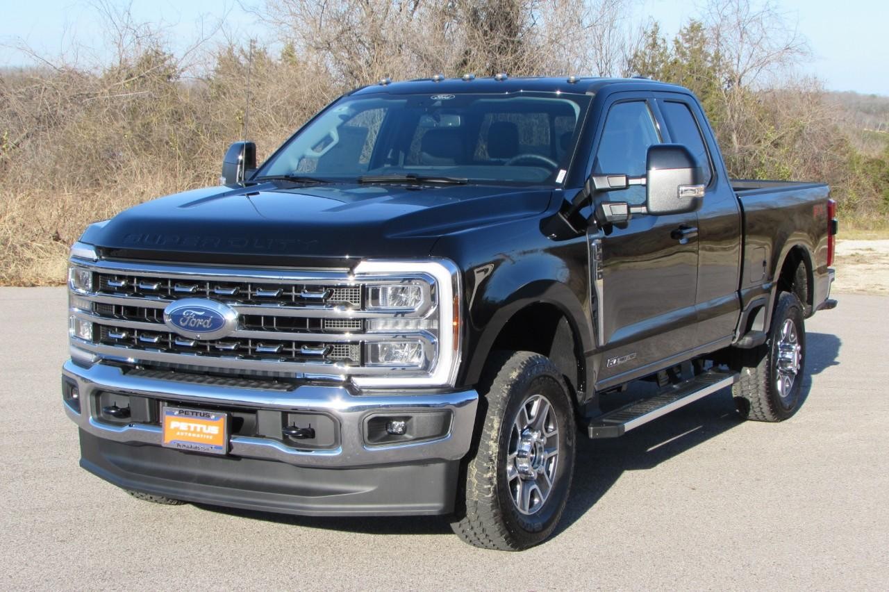 2024 Agate Black Metallic Ford Super Duty F-350 SRW Lariat 4X4 Truck