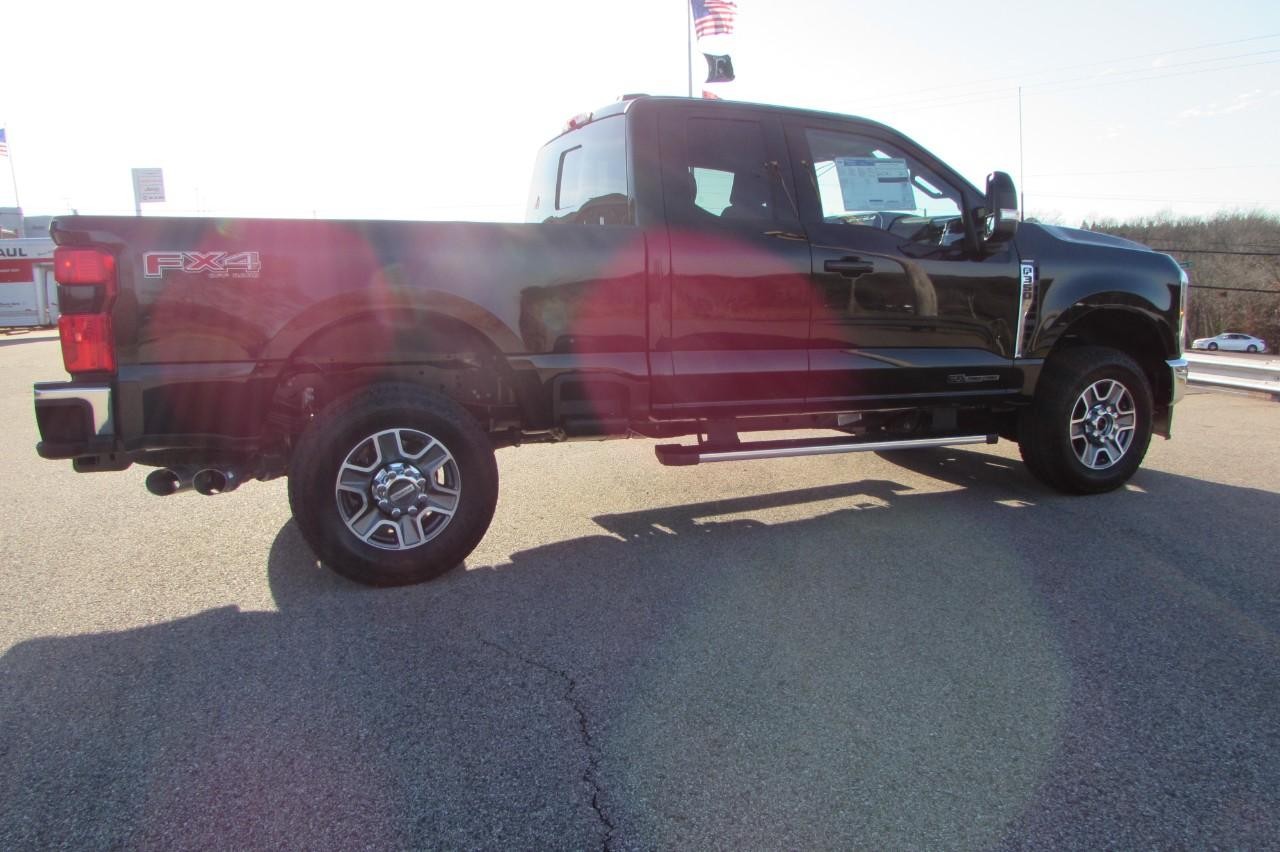 2024 Agate Black Metallic Ford Super Duty F-350 SRW Lariat 4X4 Truck
