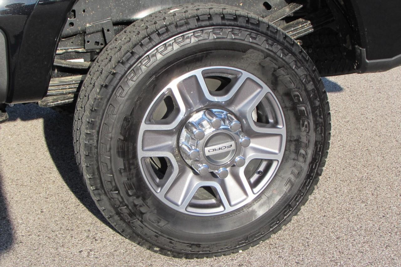 2024 Agate Black Metallic Ford Super Duty F-350 SRW Lariat 4X4 Truck