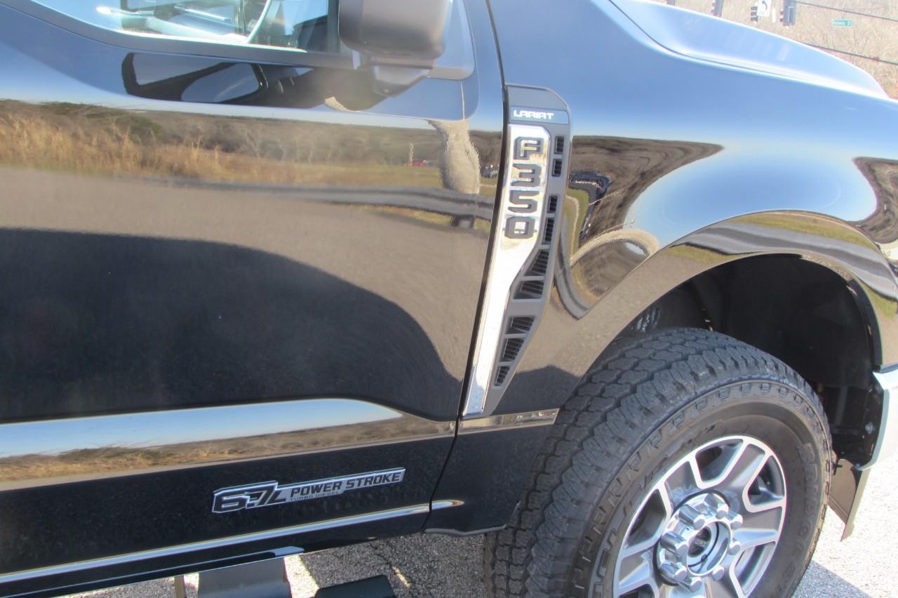 2024 Agate Black Metallic Ford Super Duty F-350 SRW Lariat 4X4 Truck