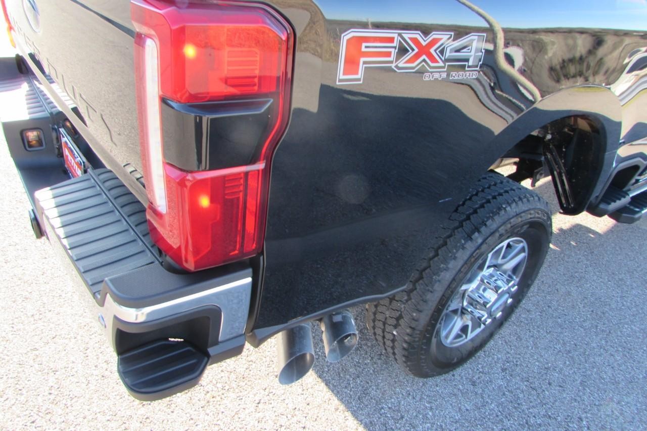 2024 Agate Black Metallic Ford Super Duty F-350 SRW Lariat 4X4 Truck