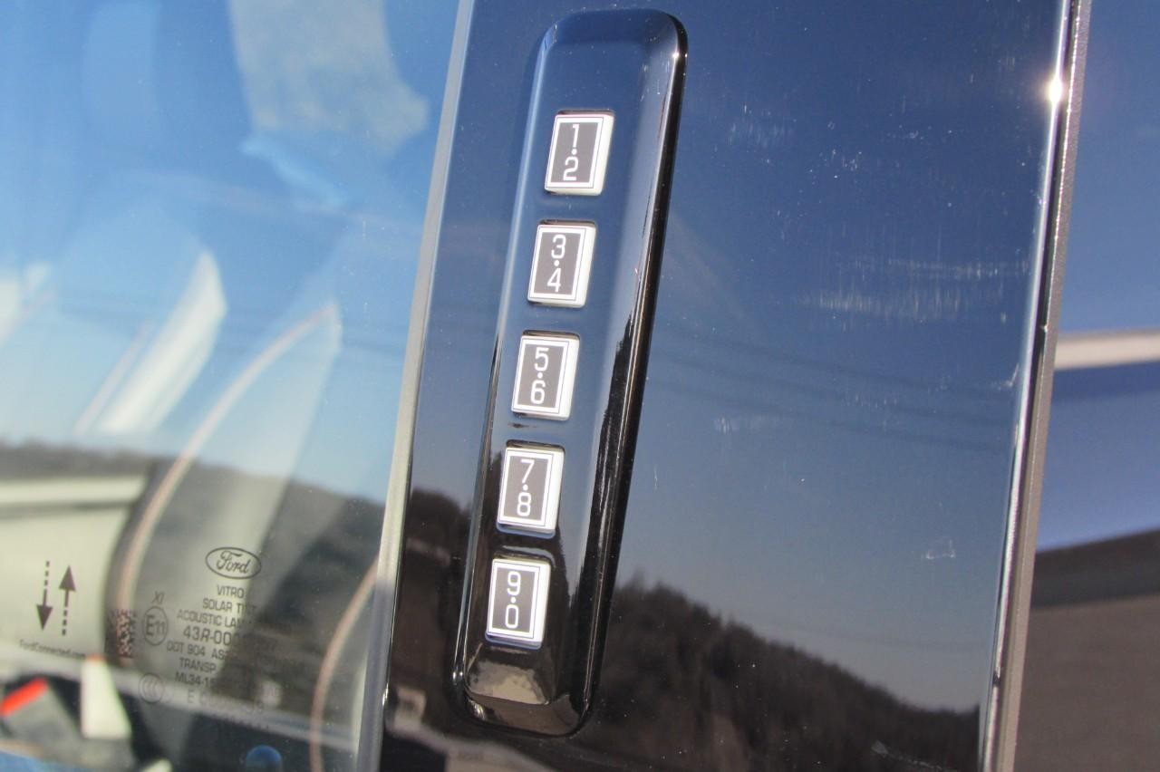 2024 Agate Black Metallic Ford Super Duty F-350 SRW Lariat 4X4 Truck
