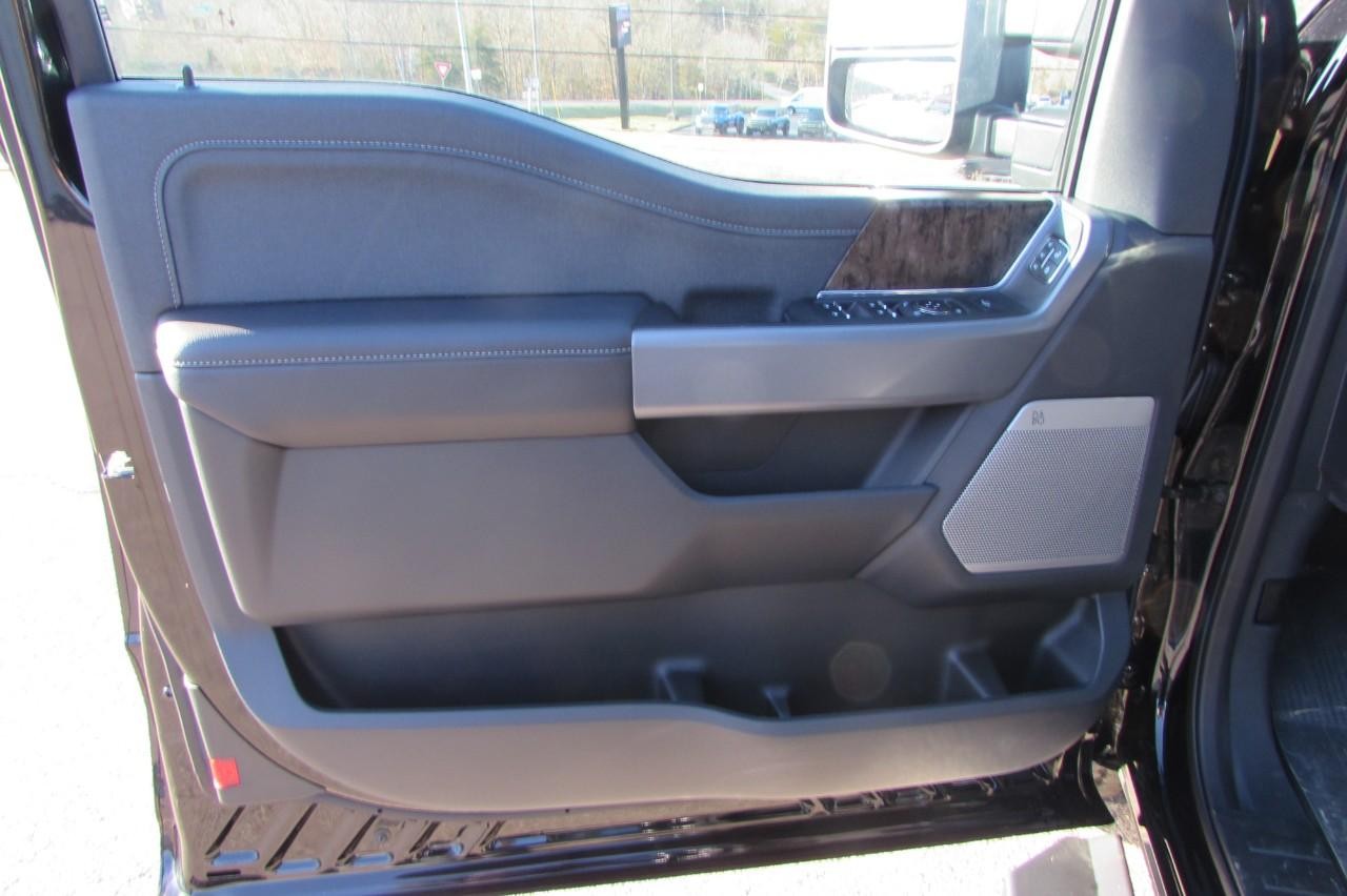 2024 Agate Black Metallic Ford Super Duty F-350 SRW Lariat 4X4 Truck