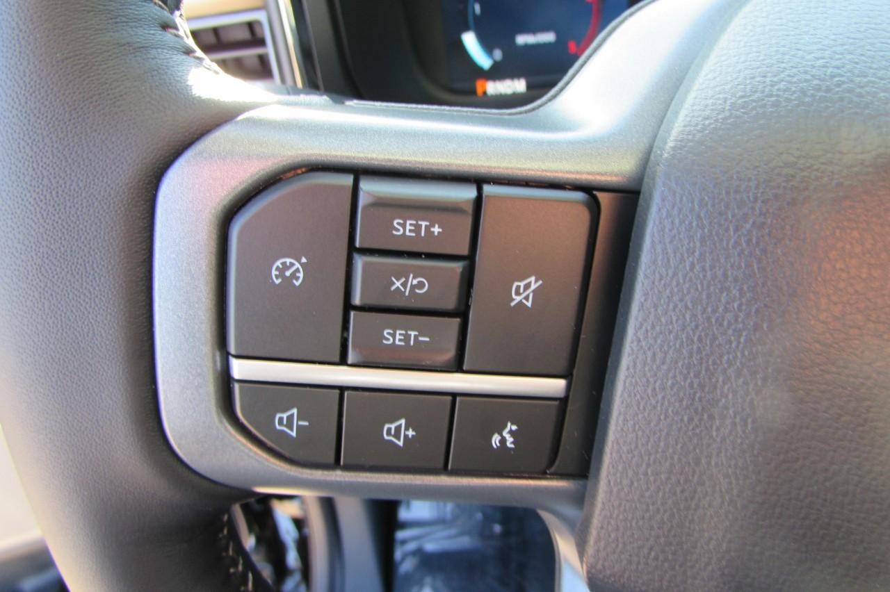2024 Agate Black Metallic Ford Super Duty F-350 SRW Lariat 4X4 Truck