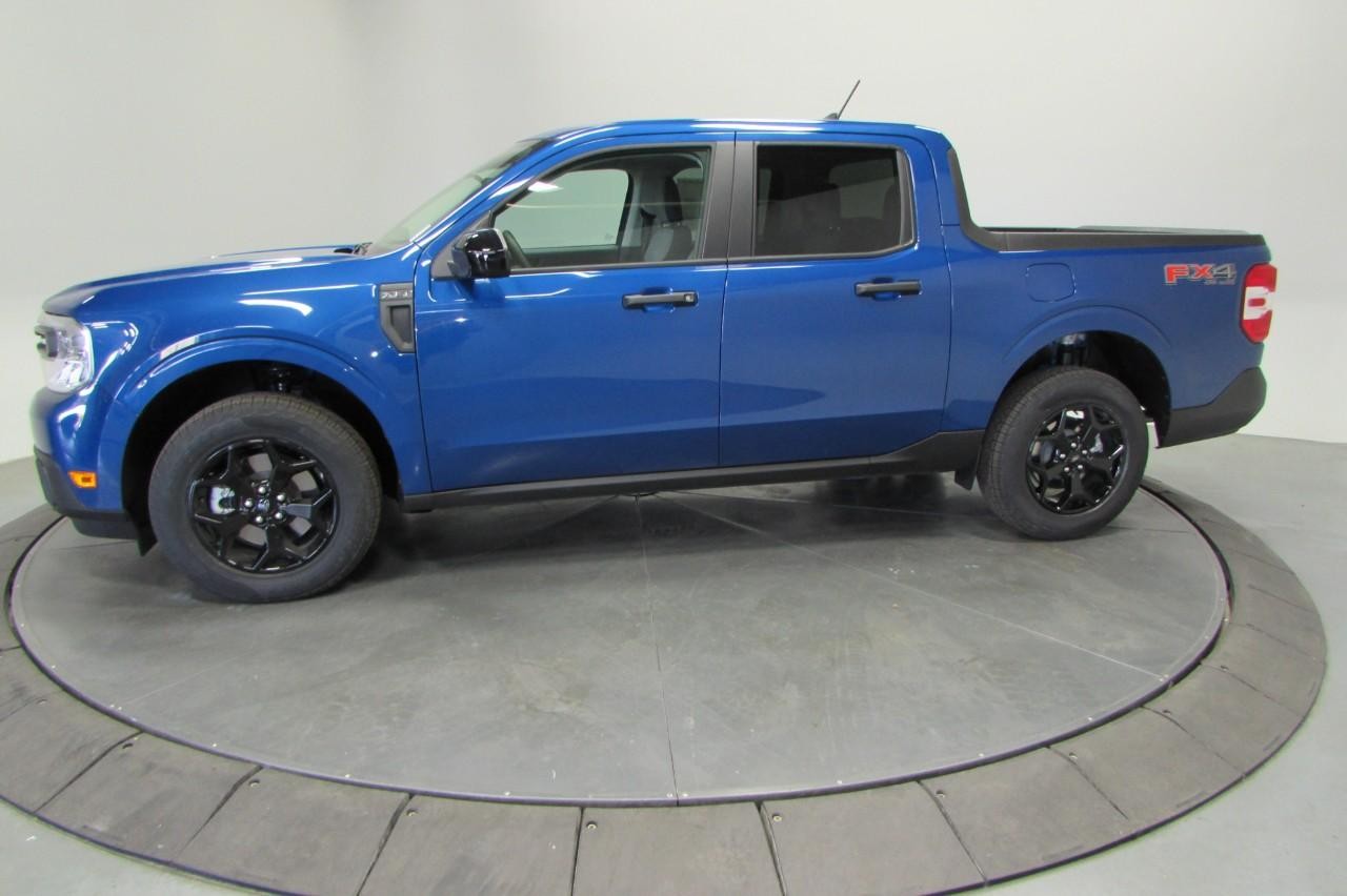 2024 Atlas Blue Metallic Ford Maverick XLT AWD Truck