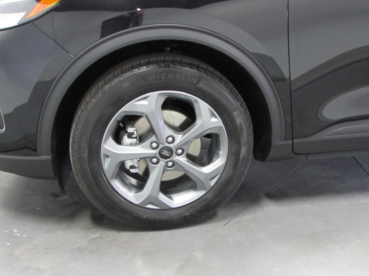 2025 Agate Black Metallic Ford Escape ST-Line FWD SUV