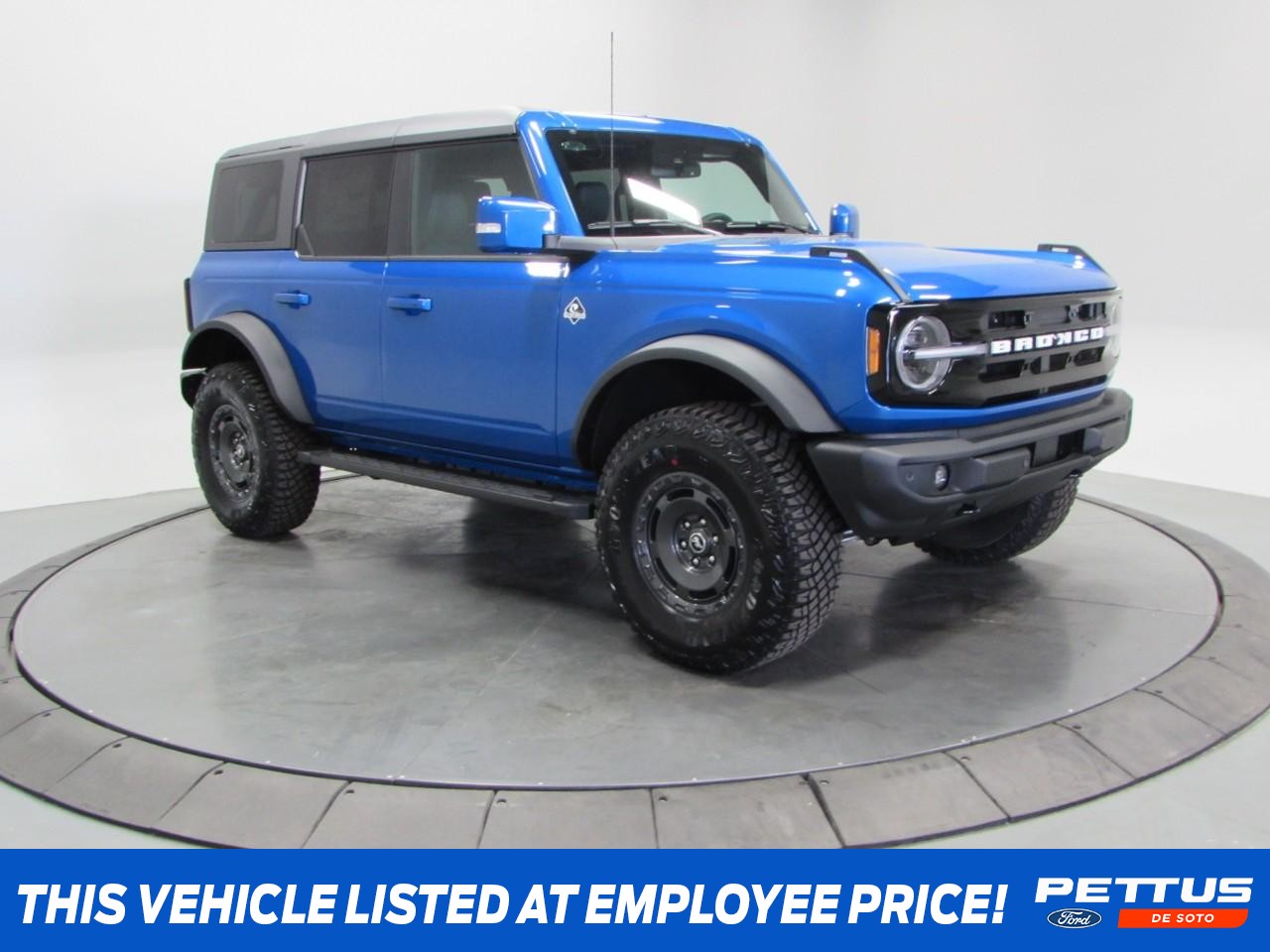 2024 Velo Blue Ford Bronco Outer Banks SUV