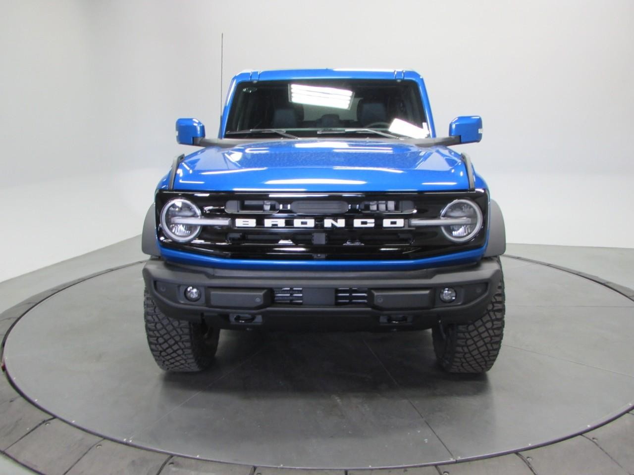 2024 Velo Blue Ford Bronco Outer Banks 4X4 SUV