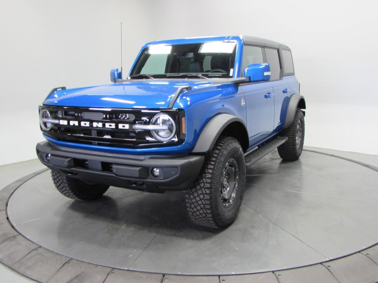 2024 Velo Blue Ford Bronco Outer Banks 4X4 SUV