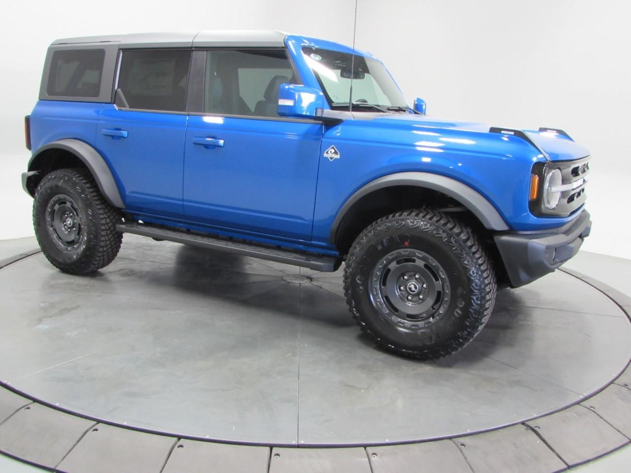 2024 Velo Blue Ford Bronco Outer Banks 4X4 SUV